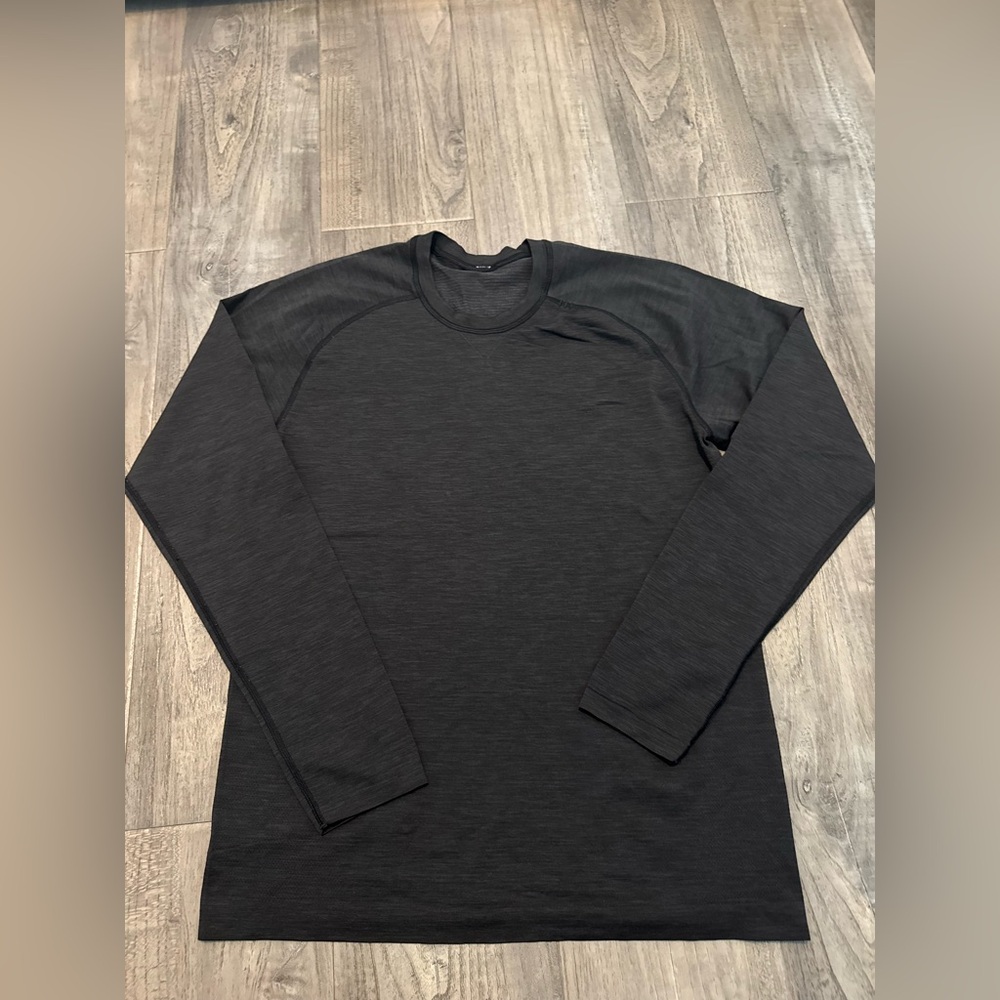 Lululemon mens shirt size medium